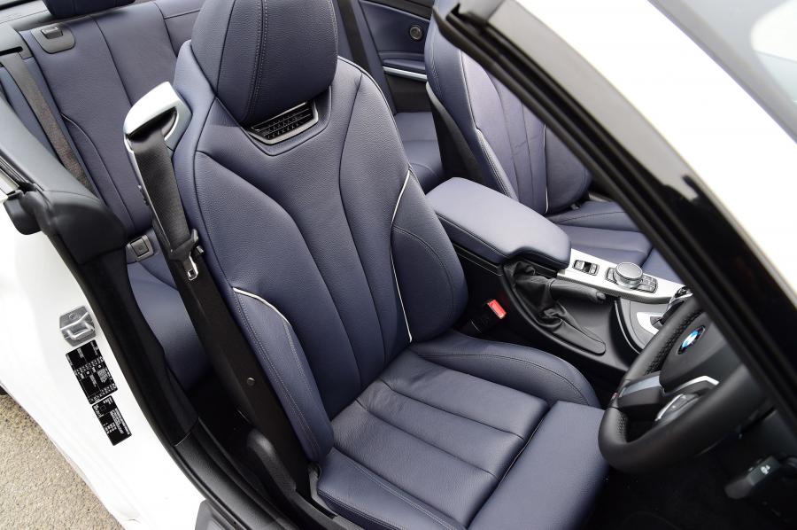 Интерьер BMW 430i Convertible M Sport Package 2017 года  (UK) (фото 5 из 15)